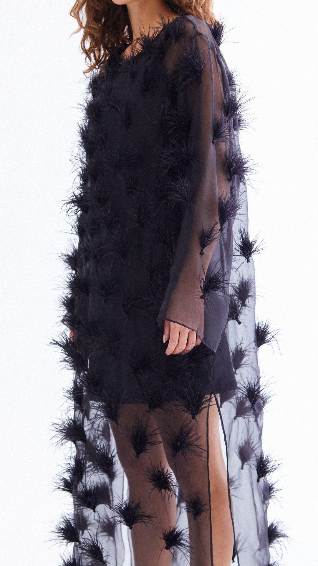 vestido bordado plumas