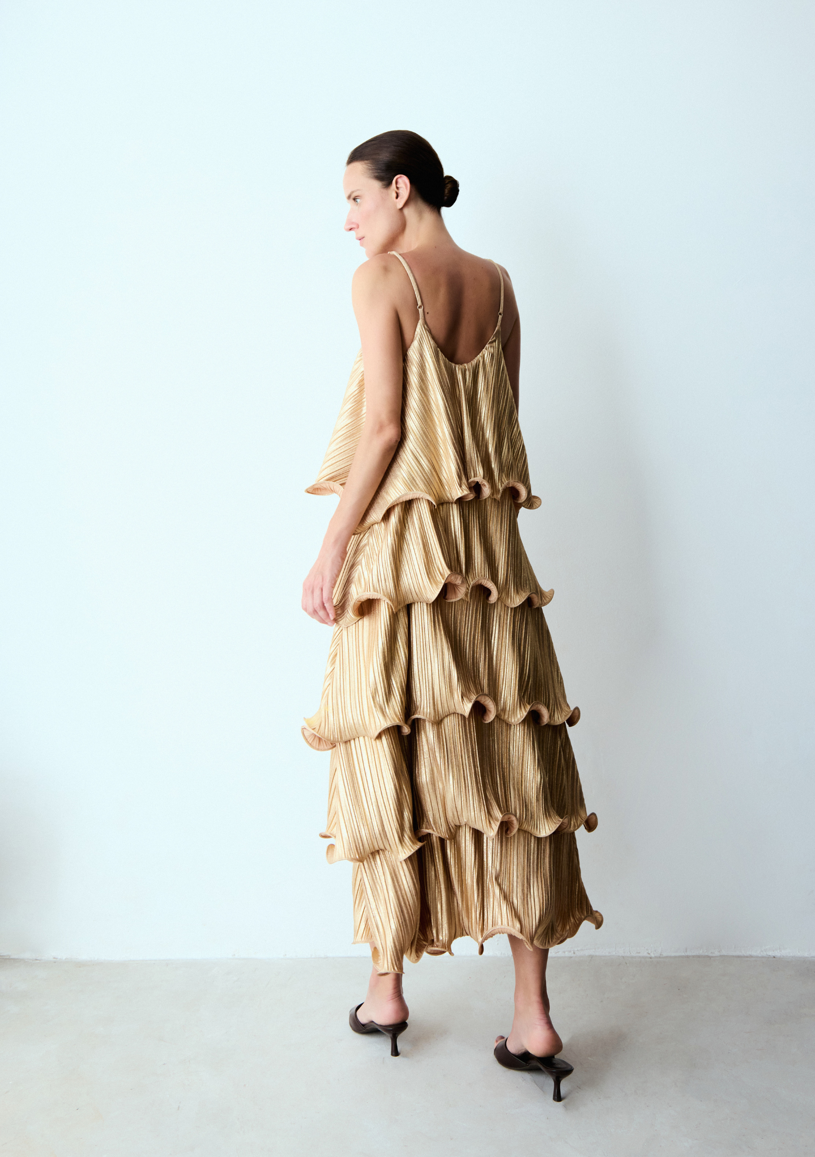 vestido camadas longuete ouro