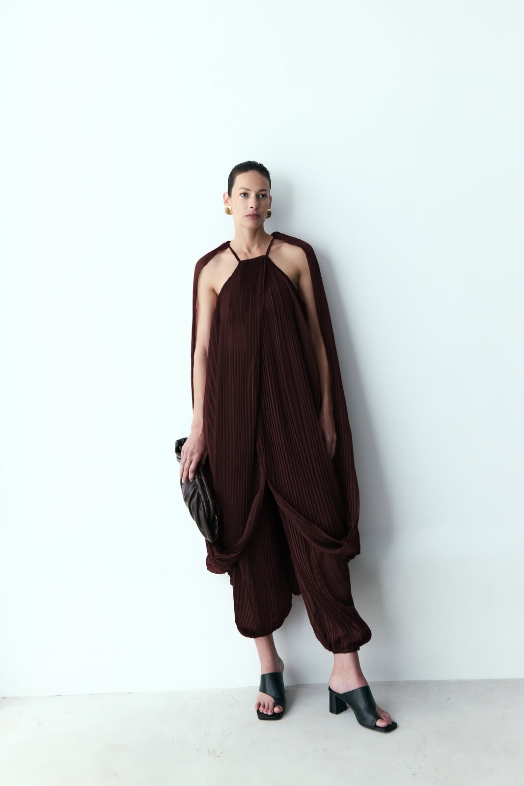 vestido pleats vinho