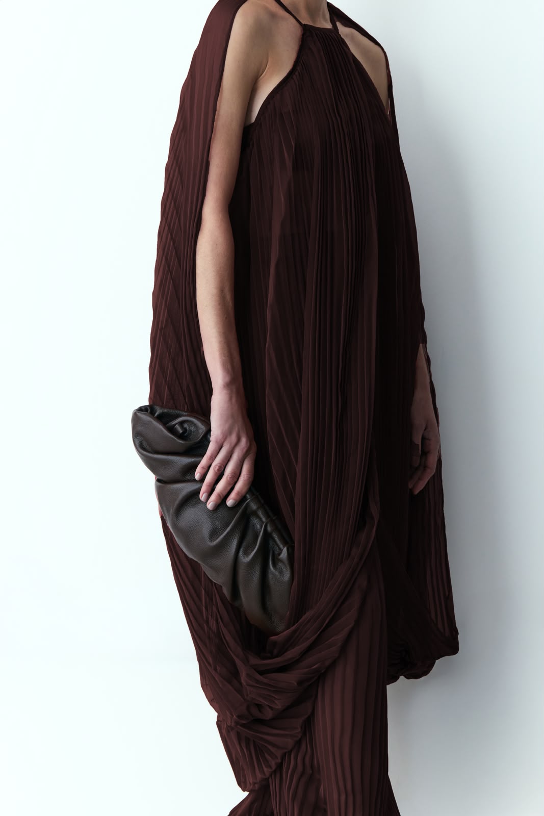 calça pleats vinho