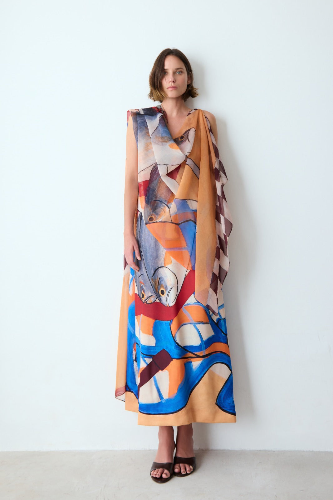 vestido com echarpe peixes