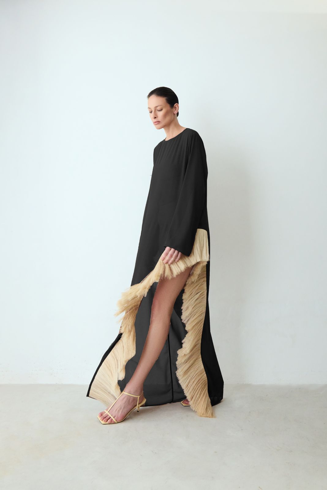 vestido paleas fenda preto