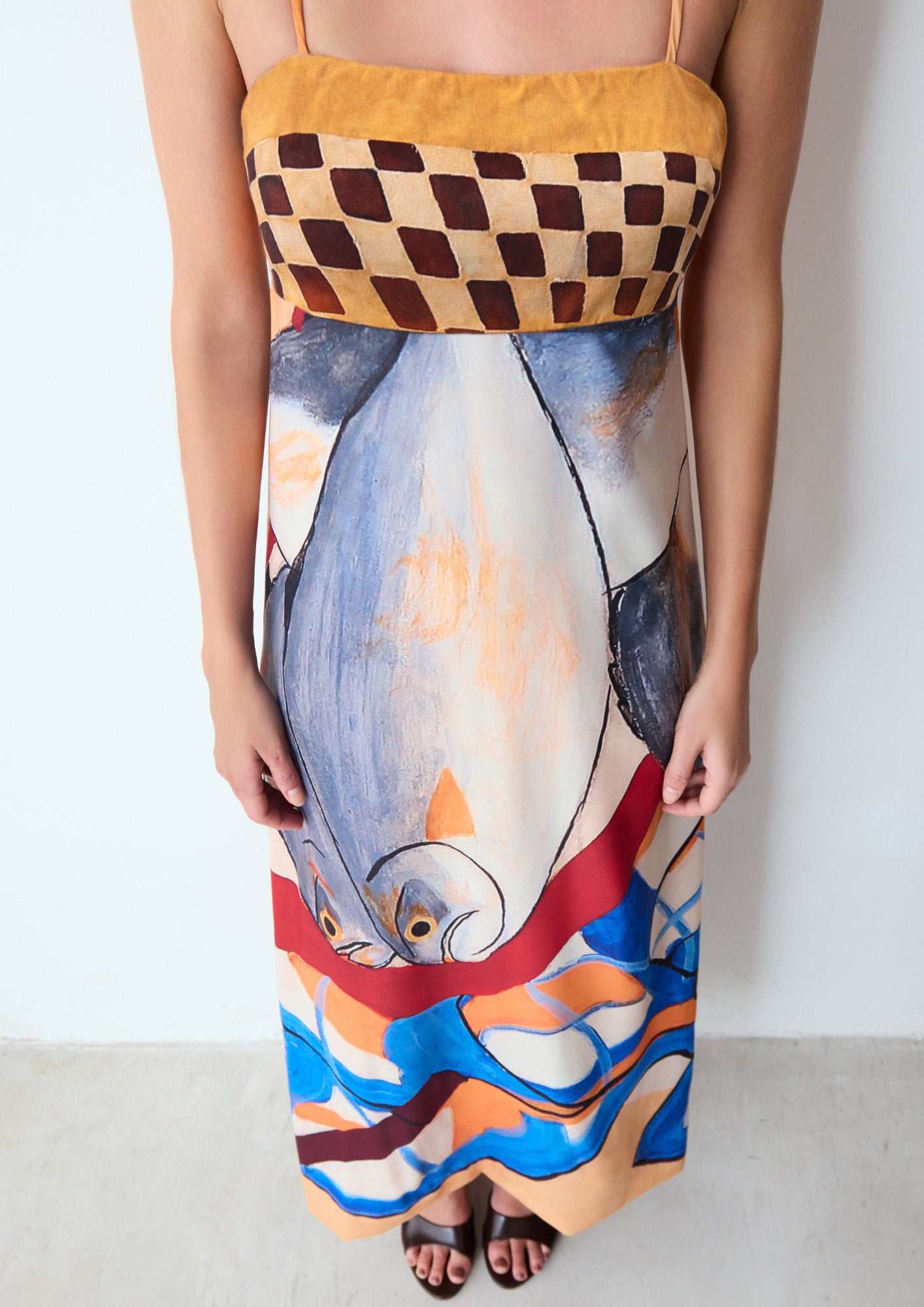 vestido com echarpe peixes