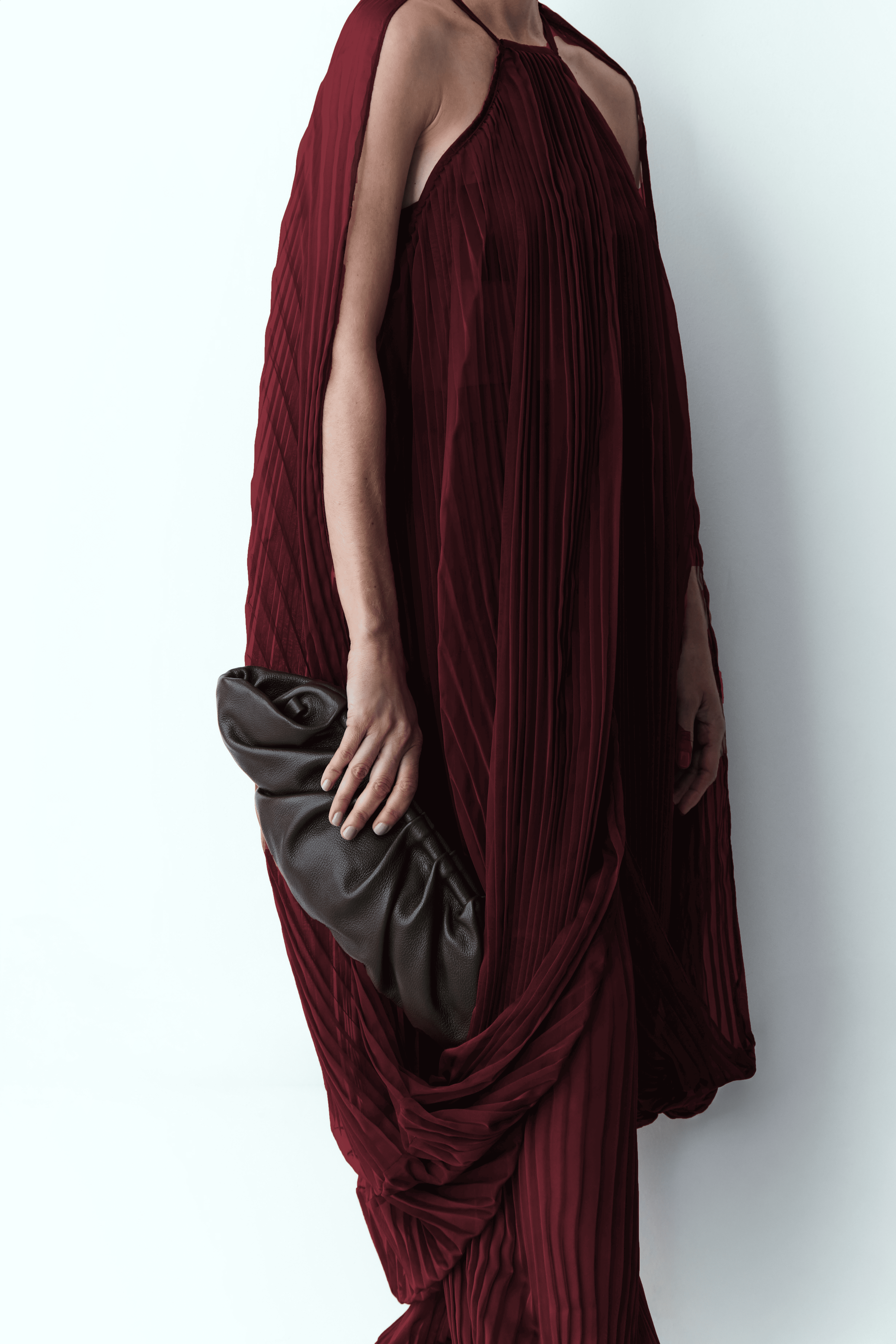 vestido pleats vinho
