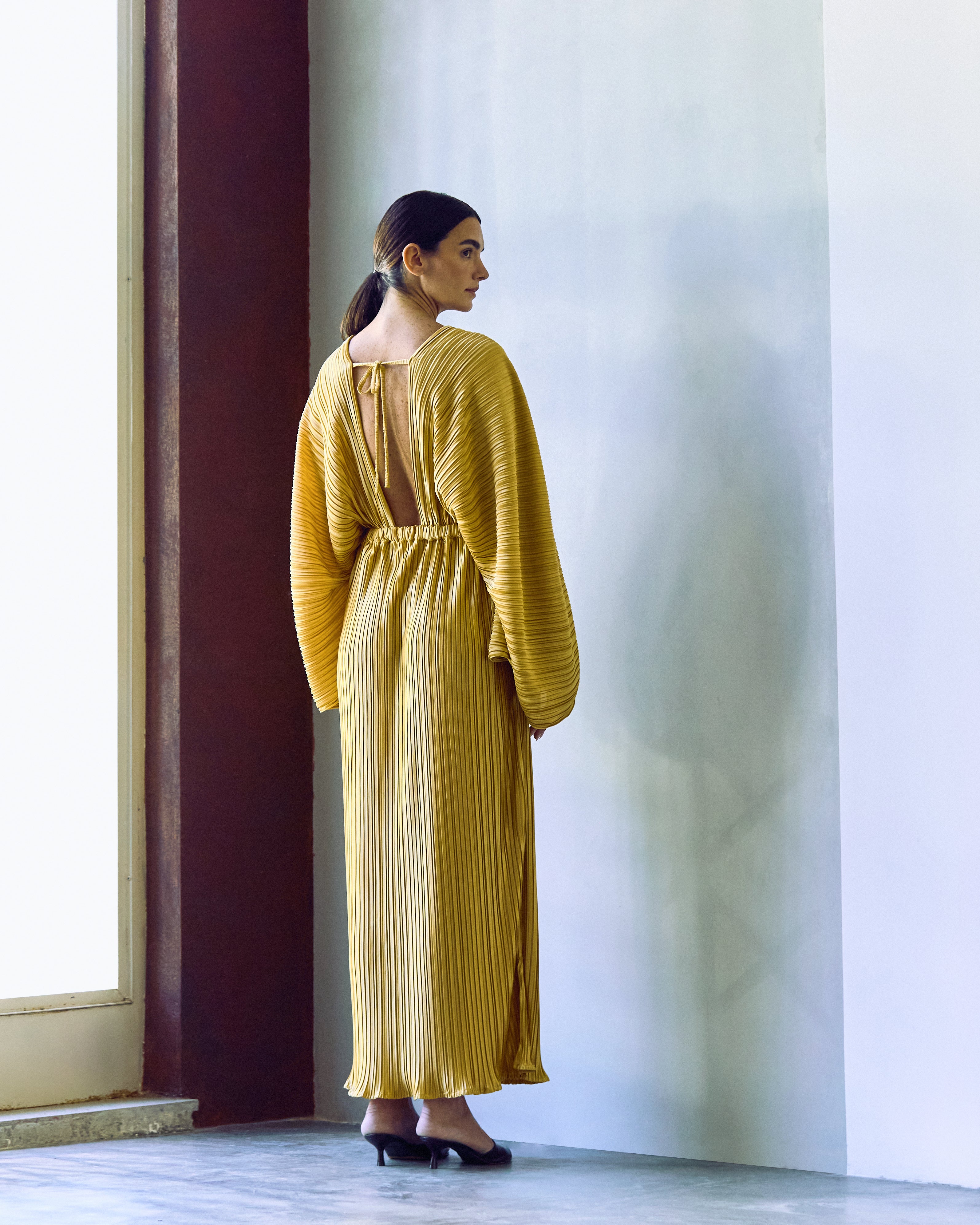 vestido plissado mangas new gold