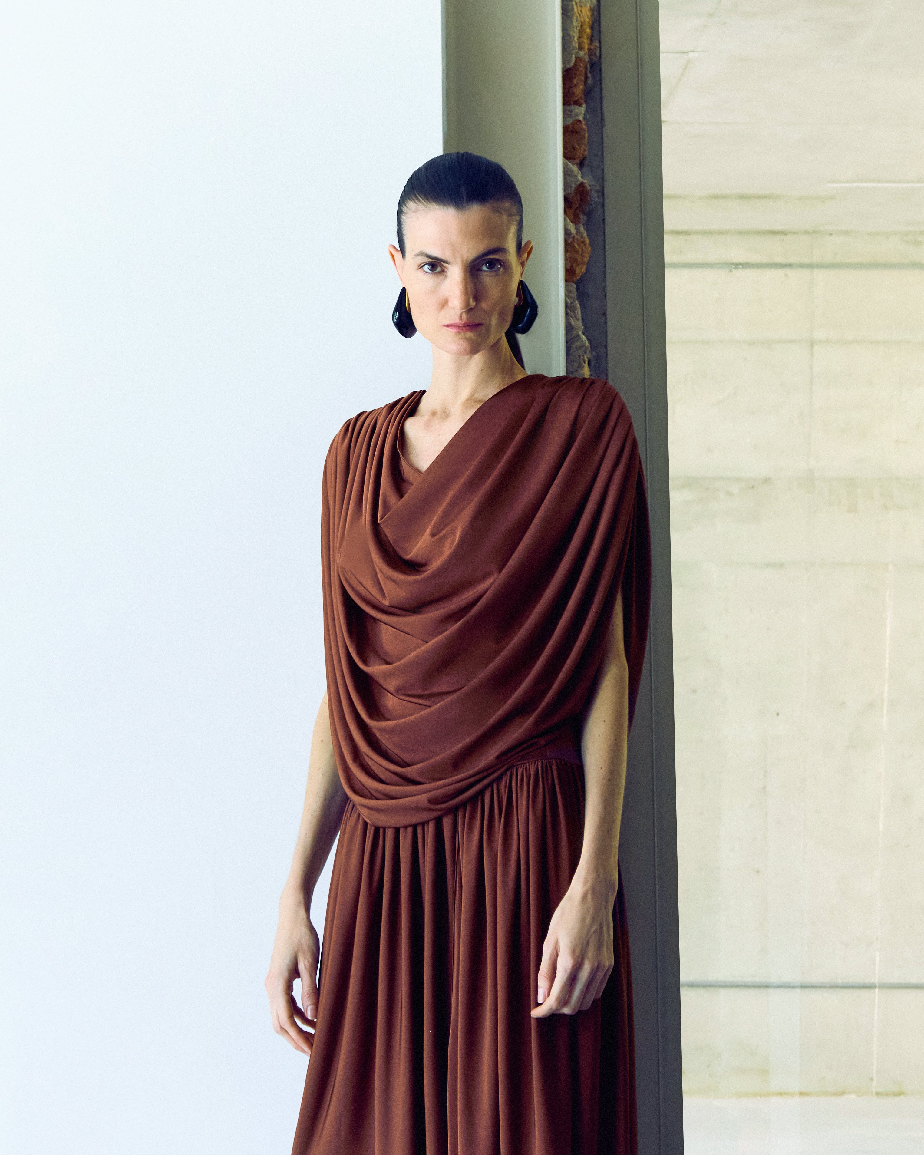 blusa drapped alga marrom