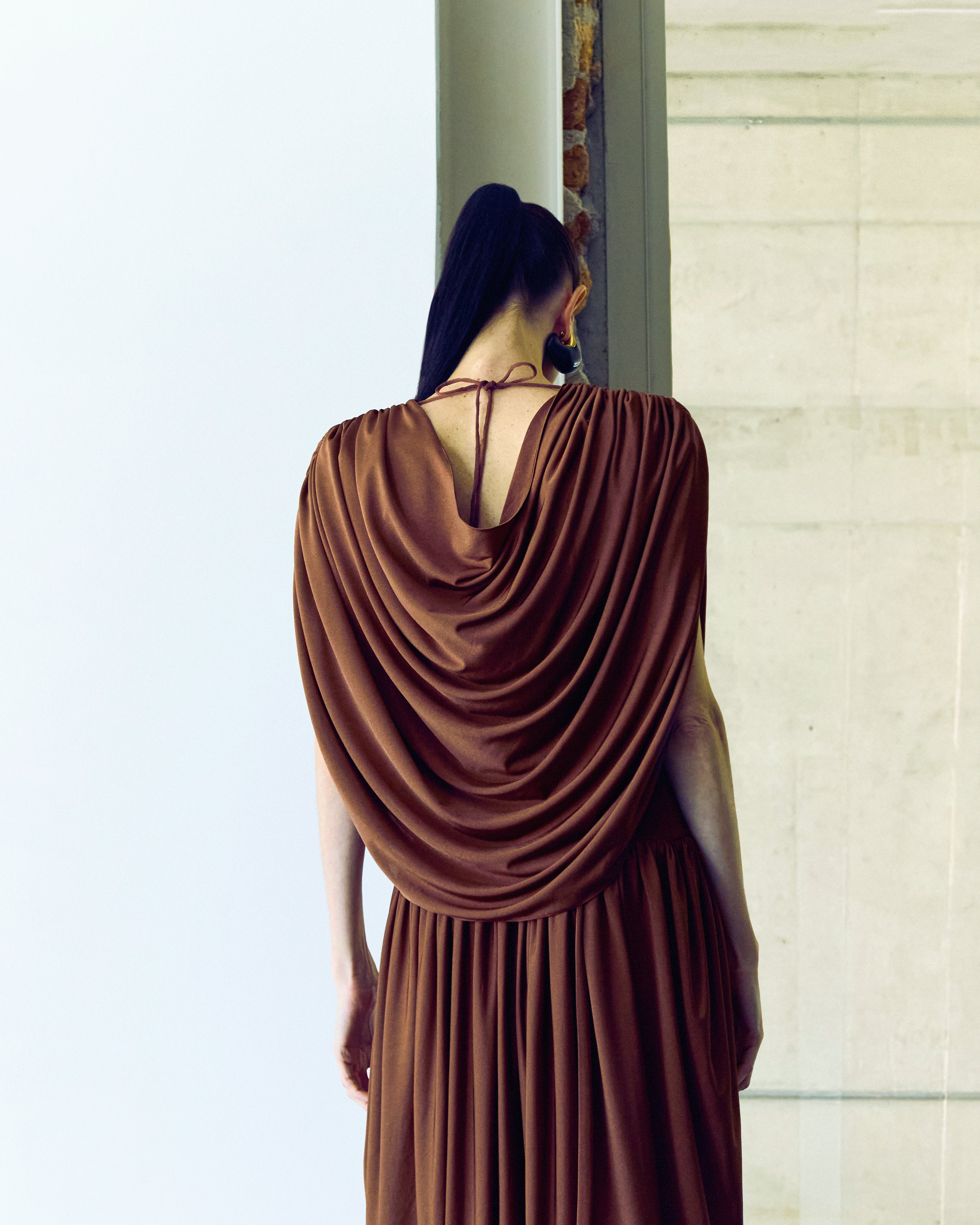 blusa drapped alga marrom