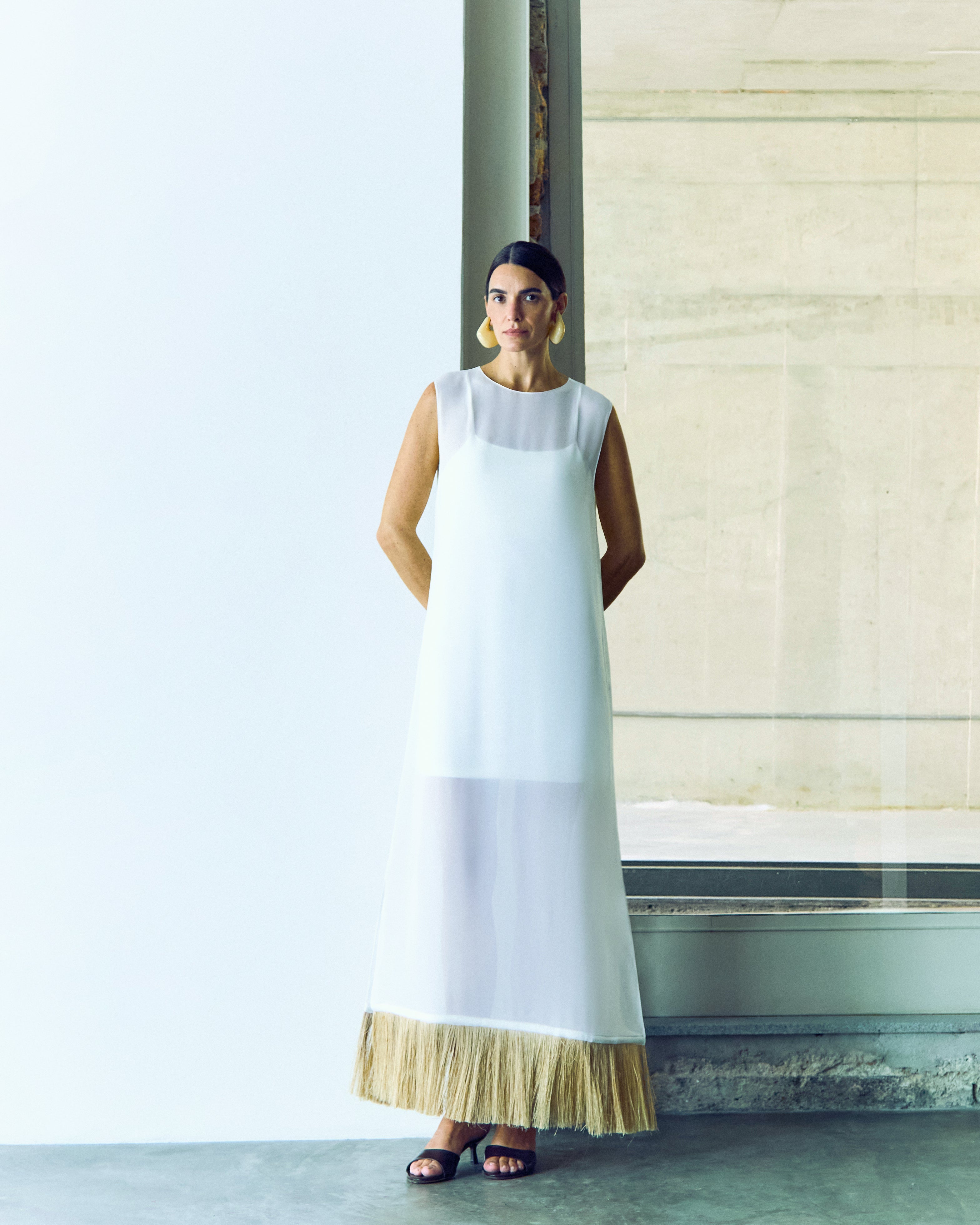 sleeveless pale dress