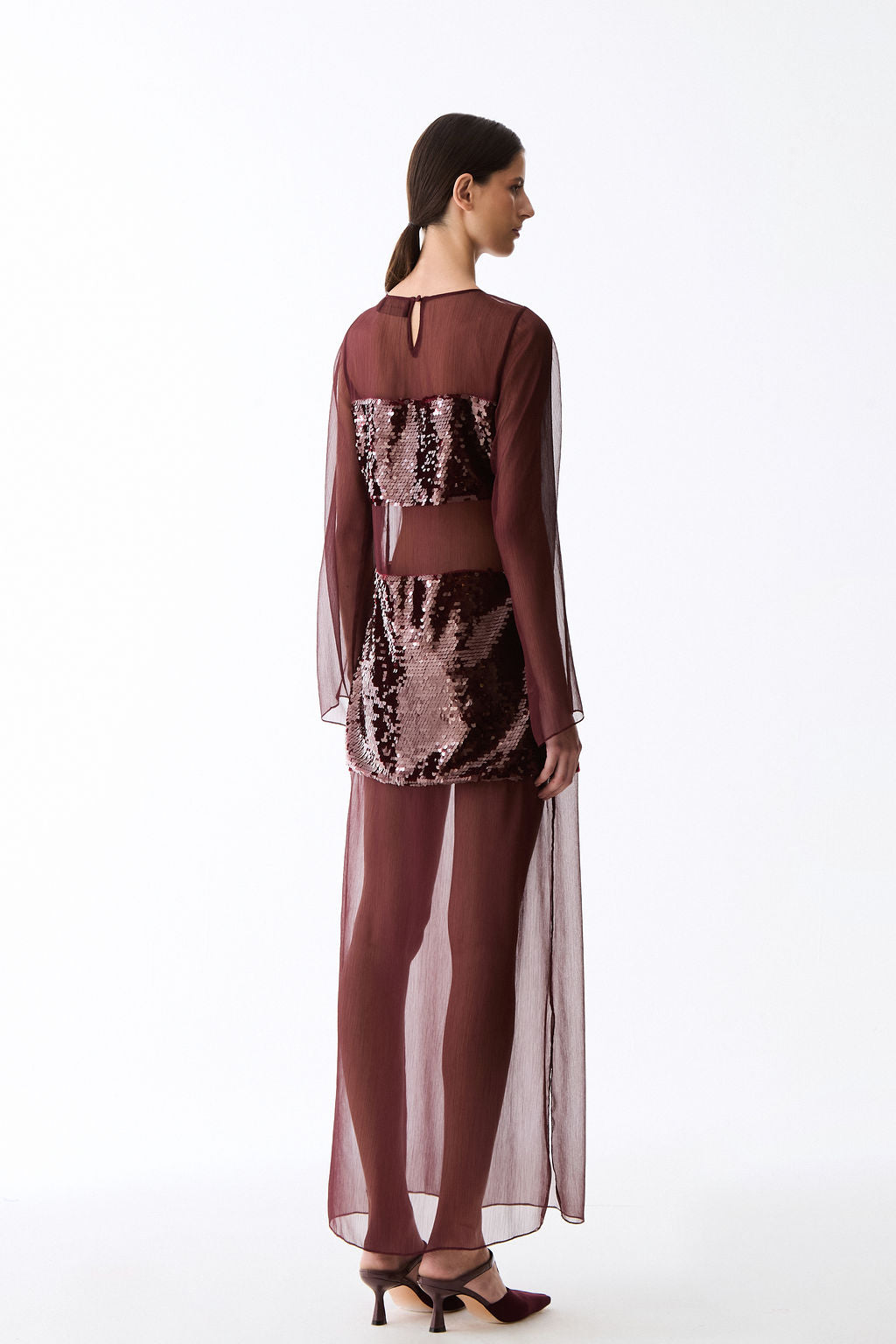 vestido recortes paetê