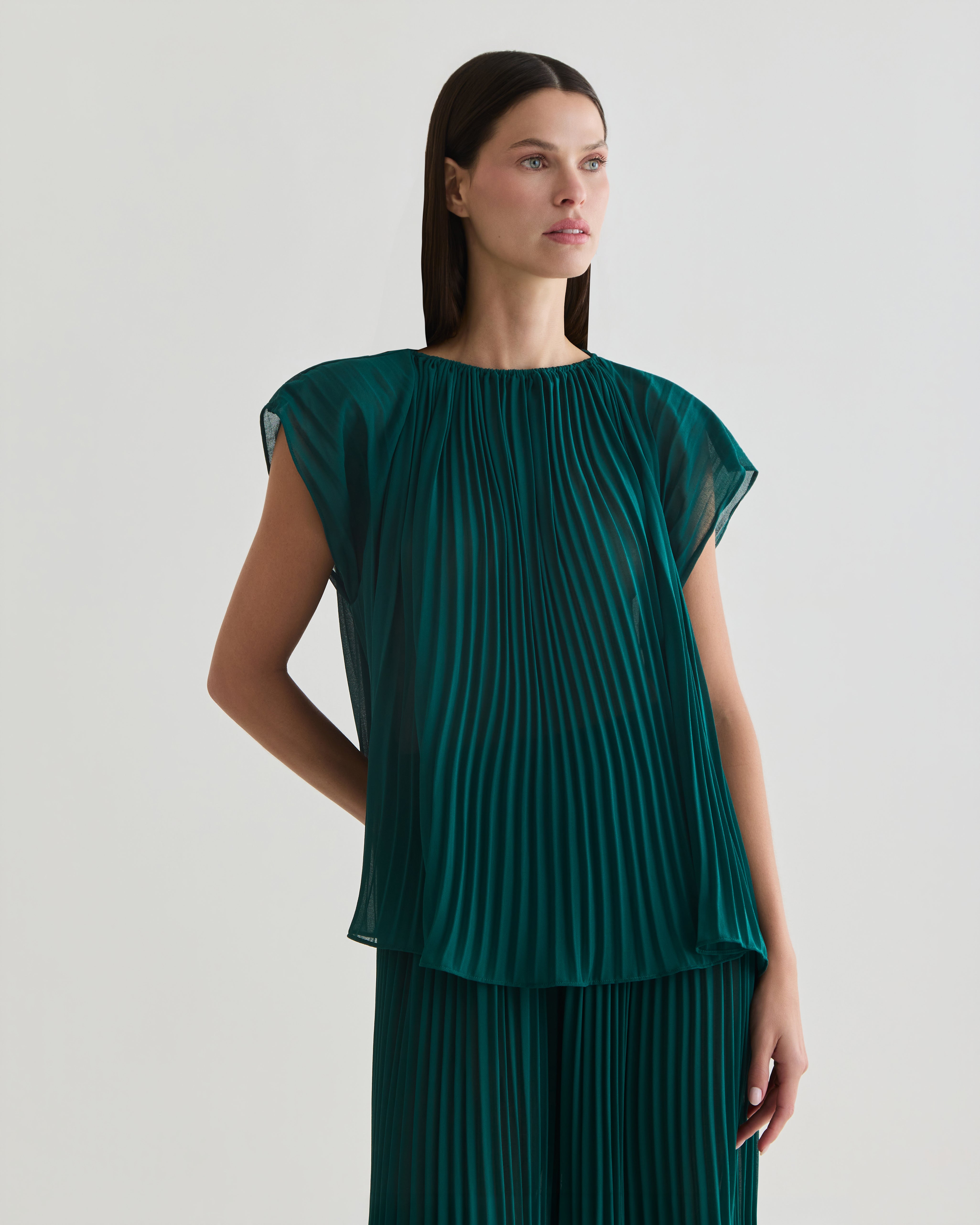 blusa sem mangas pleats verde campo
