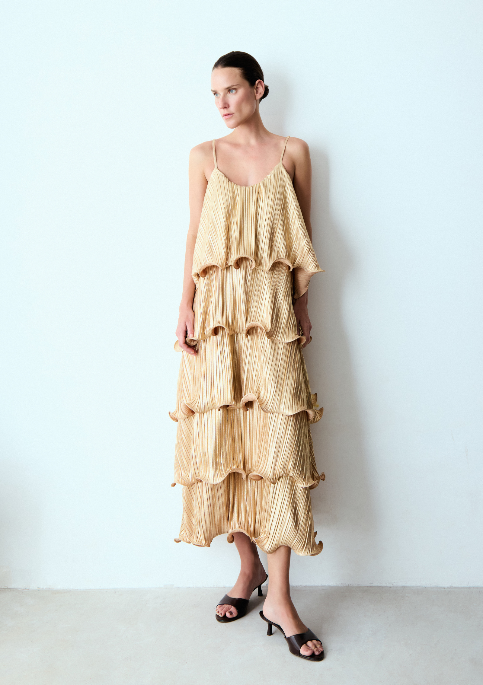 vestido camadas longuete ouro