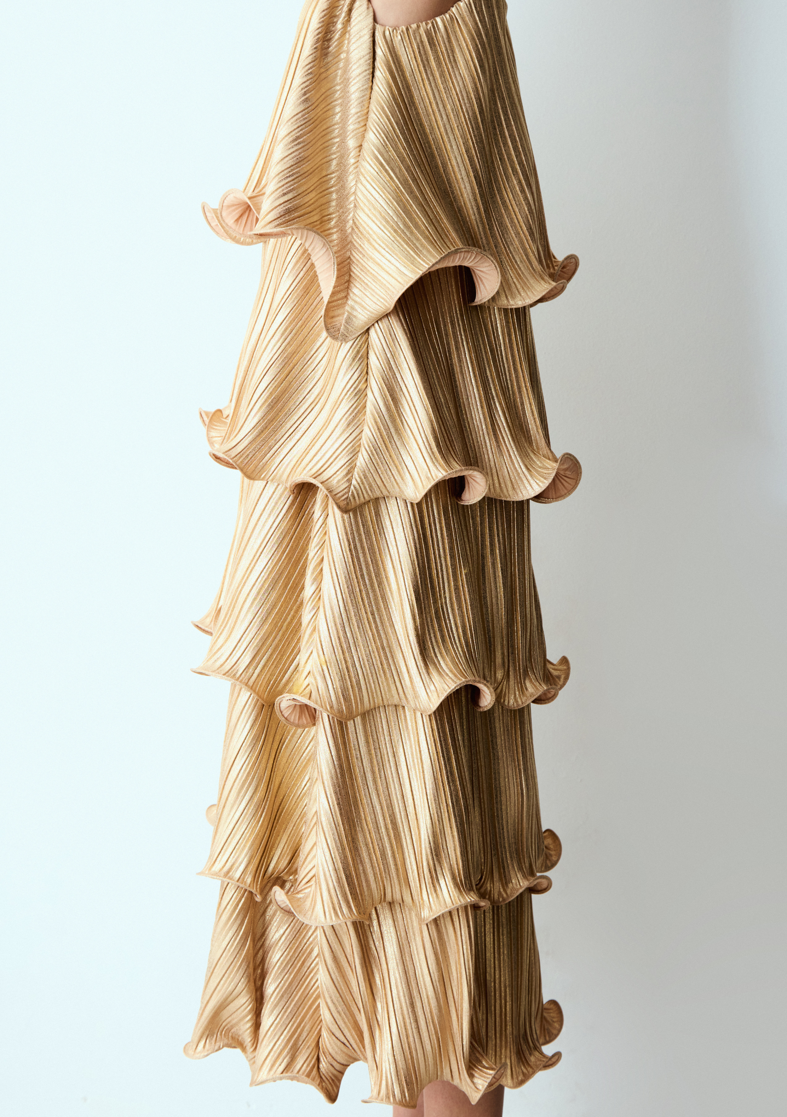 vestido camadas longuete ouro