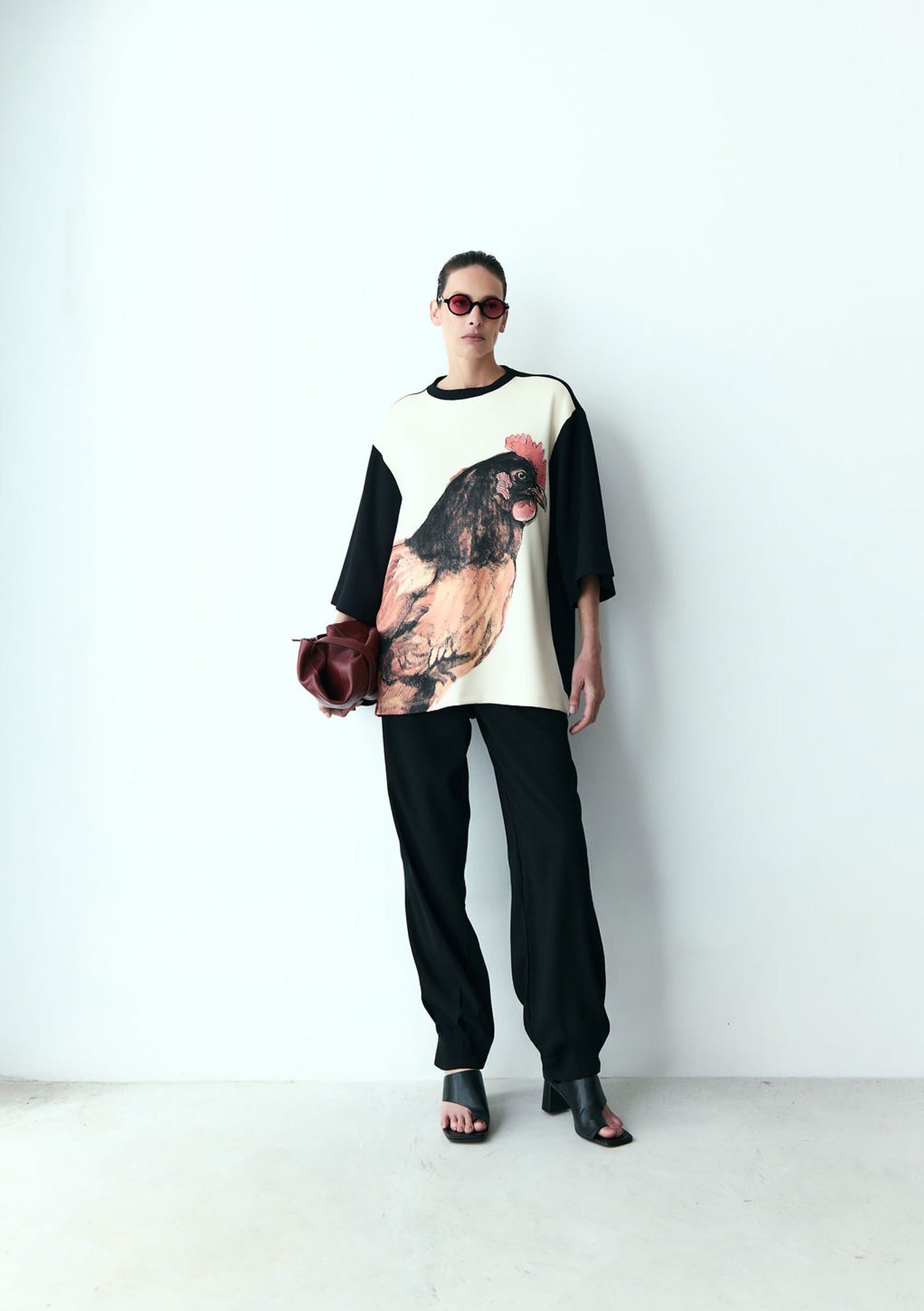 t-shirt galinha p&b
