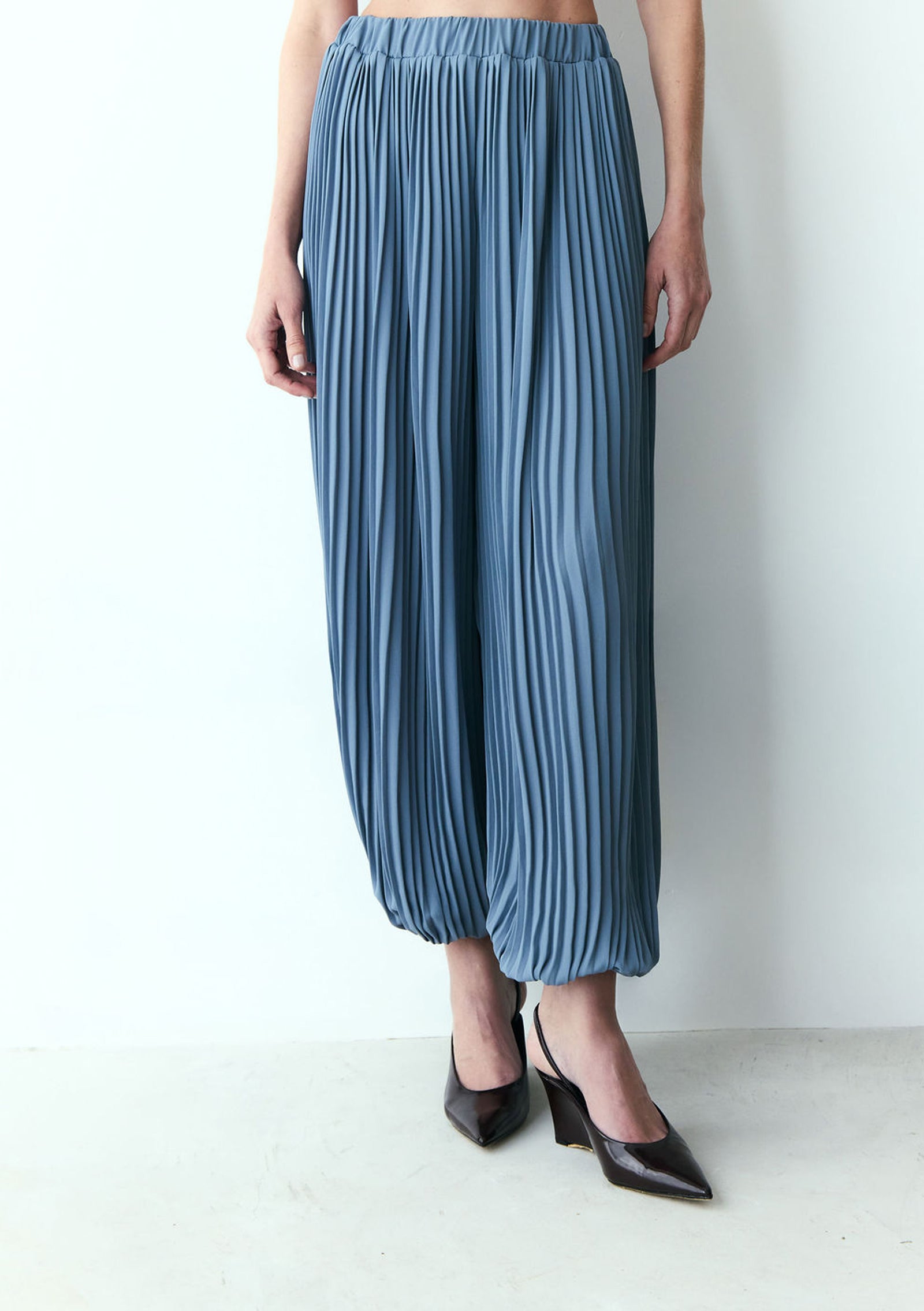calça pleats azul