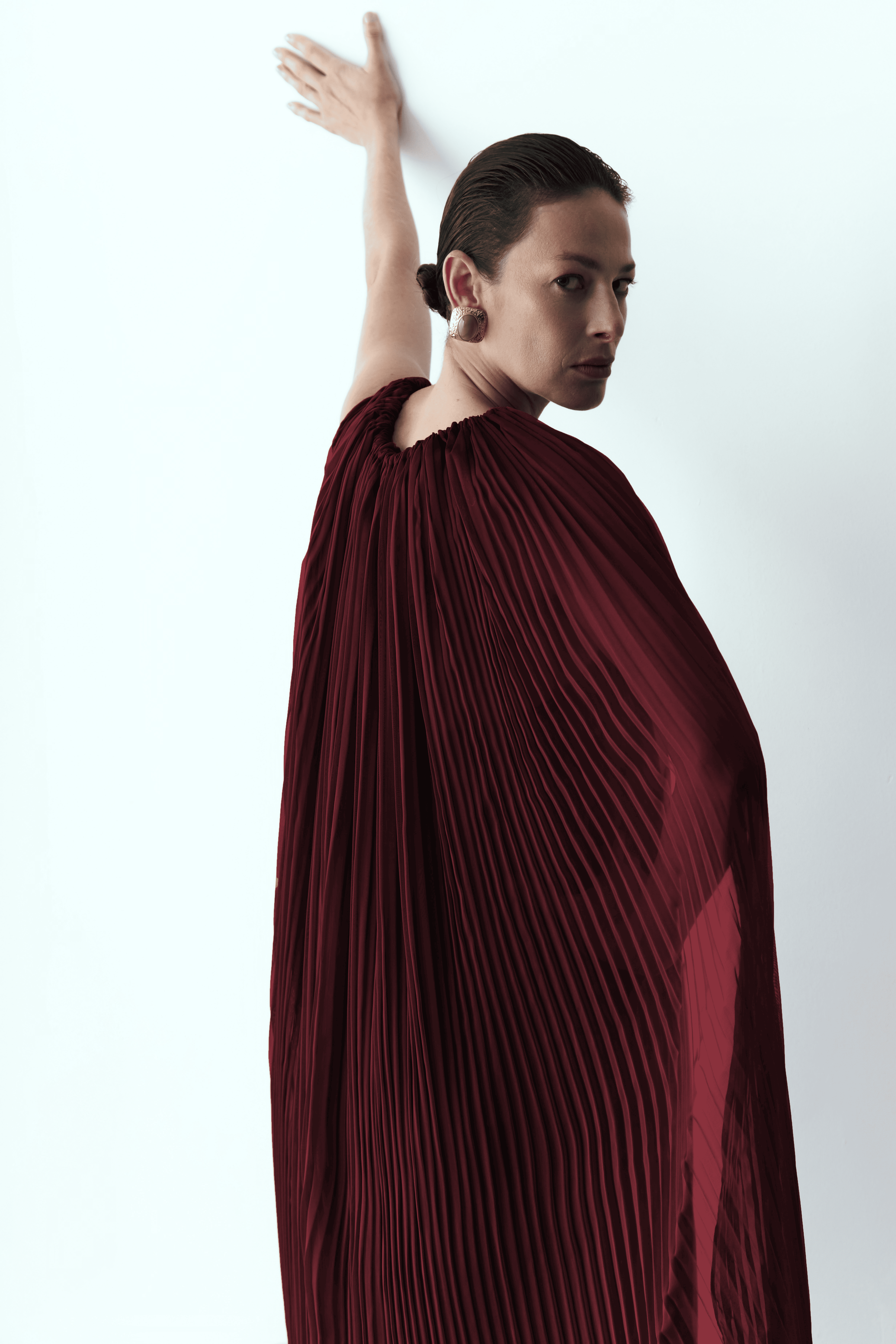 vestido pleats vinho