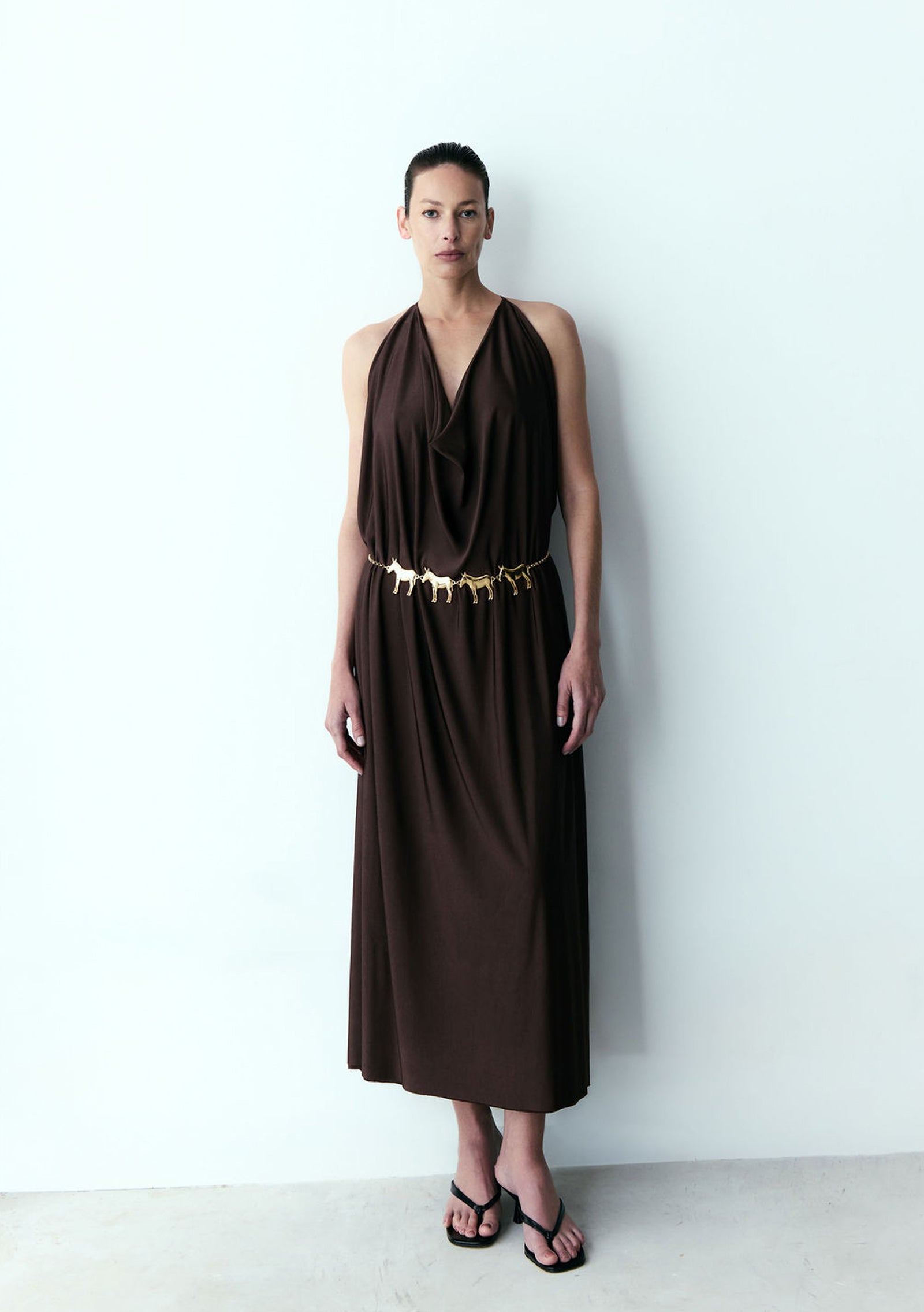 vestido alga marrom