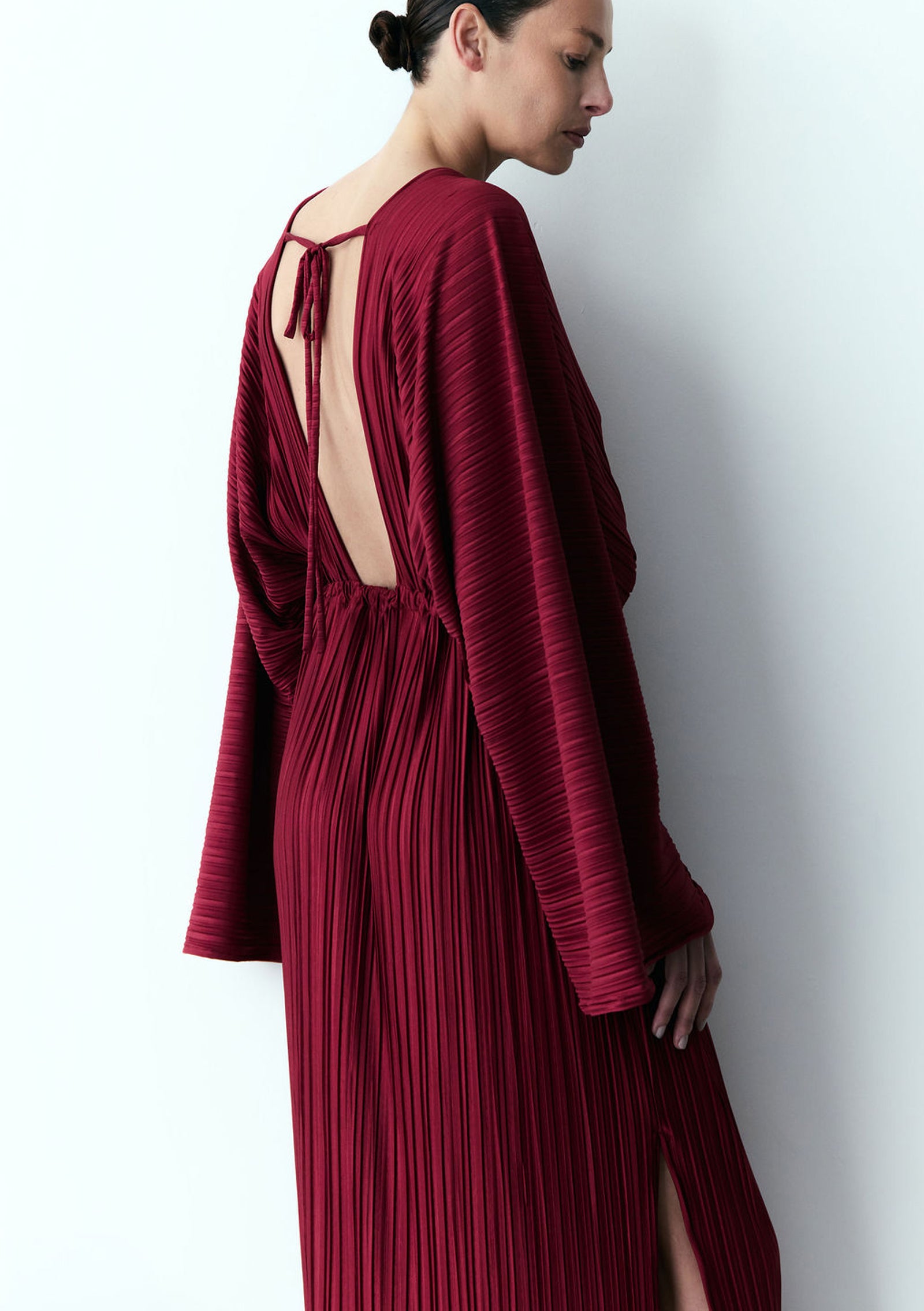 vestido plissado mangas  burgundy