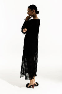 black anarruga dress 